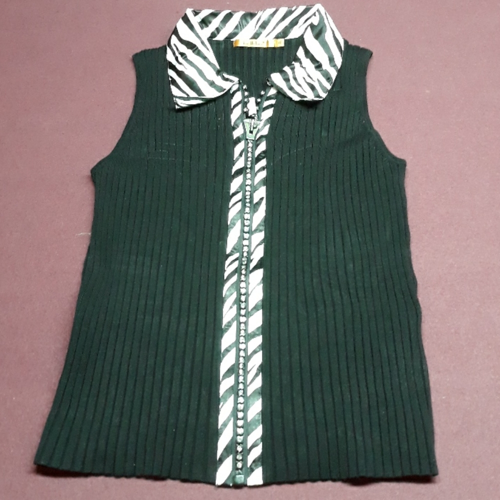 Knit zippered top